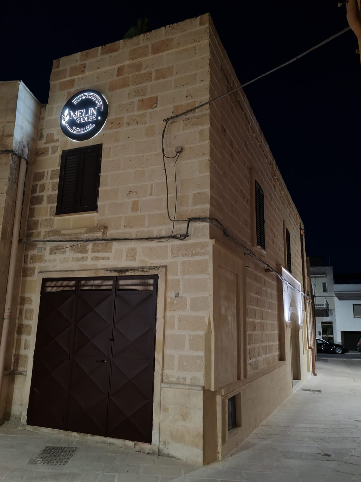 Facciata esterna in notturna